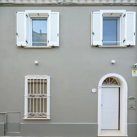 فيلة Di Zenzero Via Portone